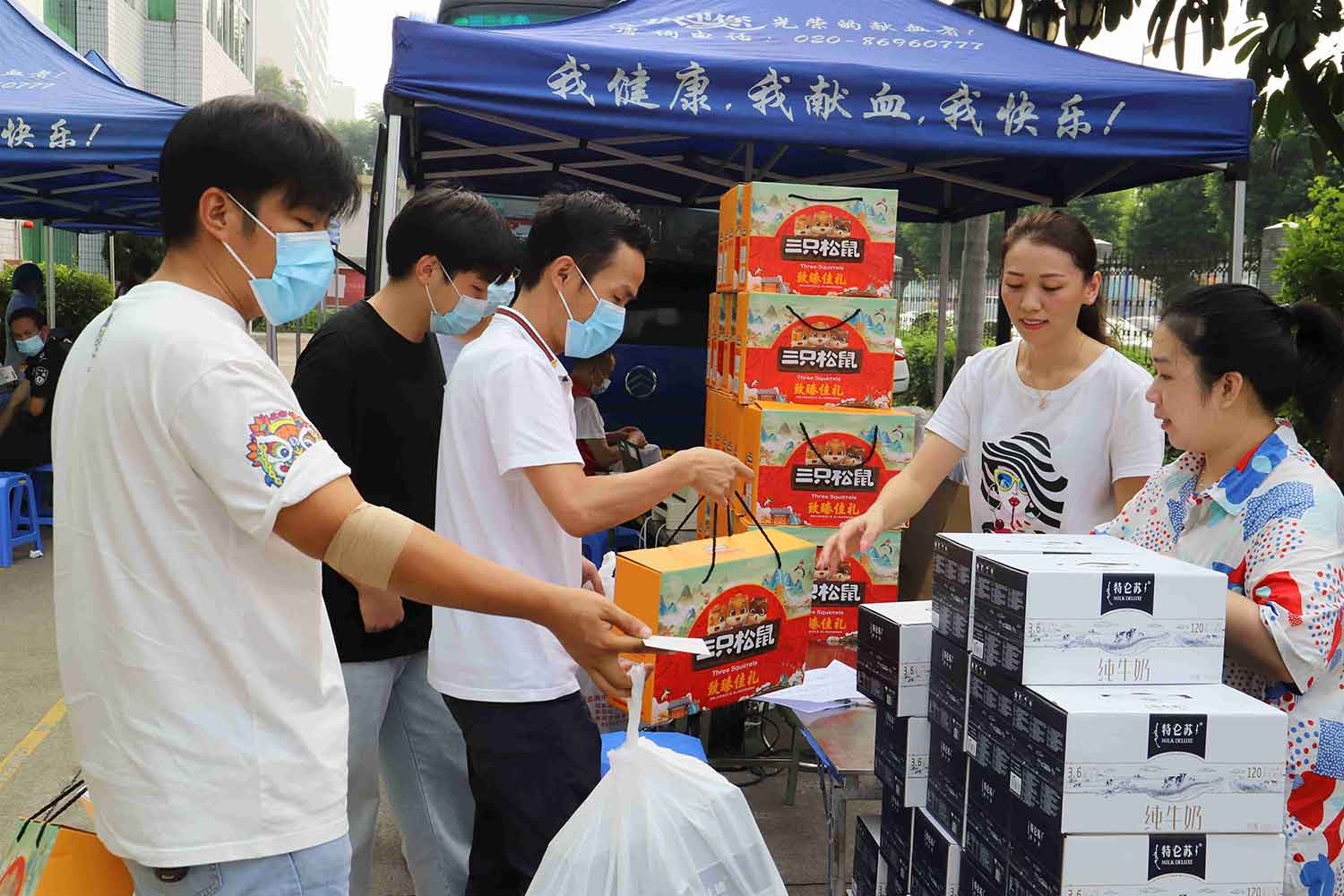 中秋獻愛心，讓愛傳遞